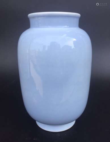 QIANLONG MARK,A BLUE GLAZED VASE