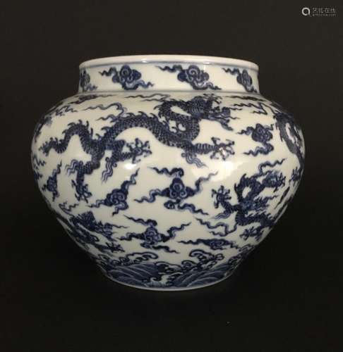 XUANDE MARK, A BLUE AND WHITE DRAGON JAR