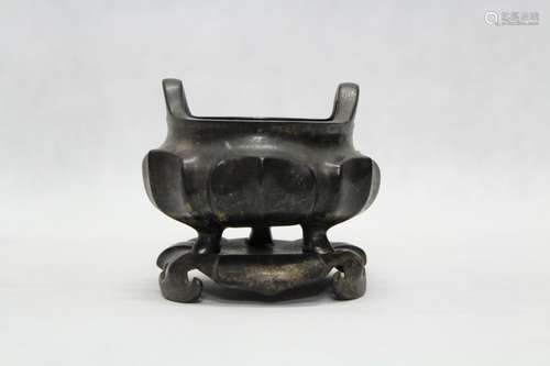 XUANDE MARK, A BRONZE TRIPOD CENSER