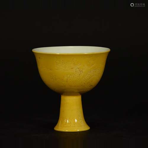 CHENGHUA MARK, A YELLOW GROUND CARVED DRAGON STEM CUP