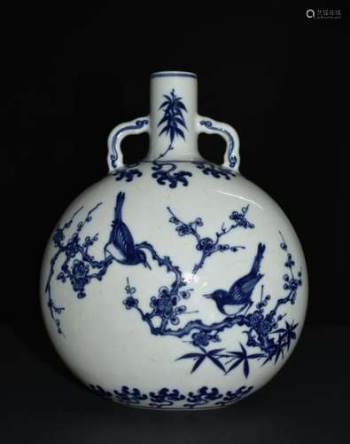 A BLUE AND WHITE MOONFLASK