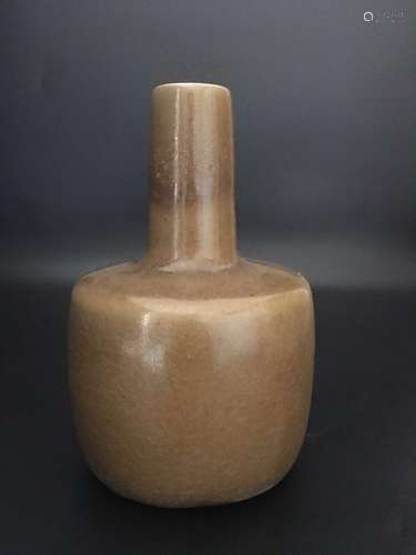 A BROWN GLAZED VASE