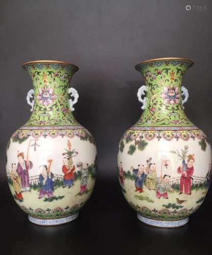 DAOGUANG MARK, A PAIR OF GREEN GROUND FAMILLE ROSE VASES