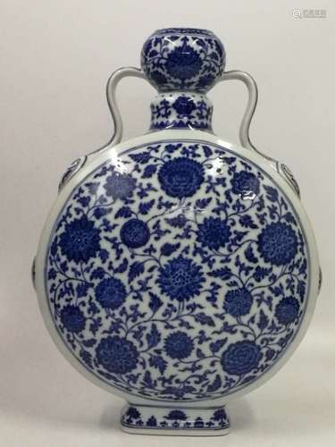 QIANLONG MARK, A BLUE AND WHITE FLAT VASE