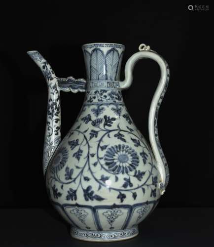 A BLUE AND WHITE WINE POT