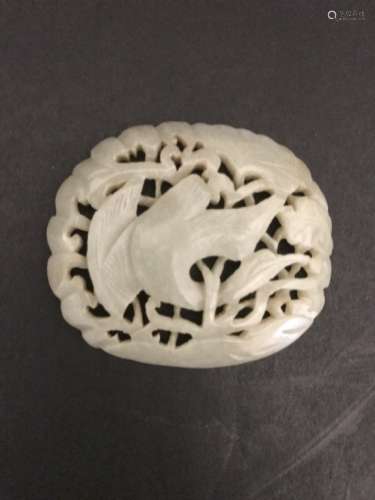 A CARVING JADE PENDANT