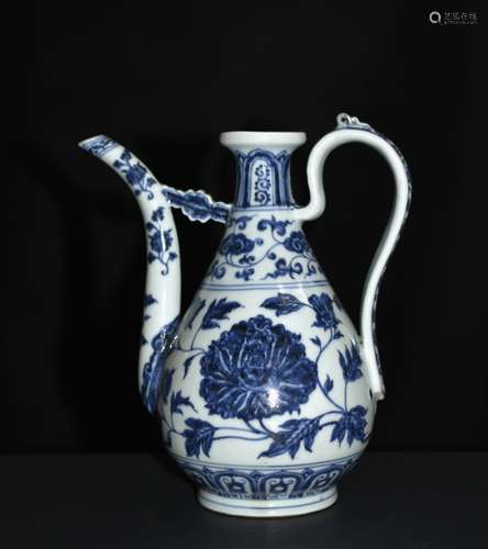 A BLUE AND WHITE WINE POT