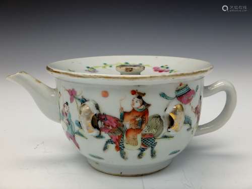 Chinese famille rose porcelain teapot.