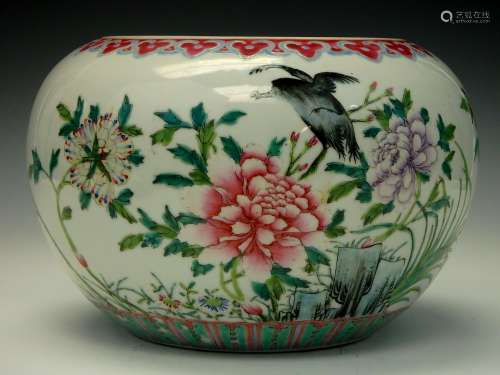 Chinese famille rose porcelain jar