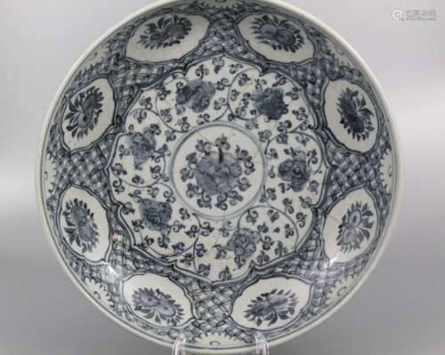 Chinese blue and white porcelain plate, Ming Dynasty.