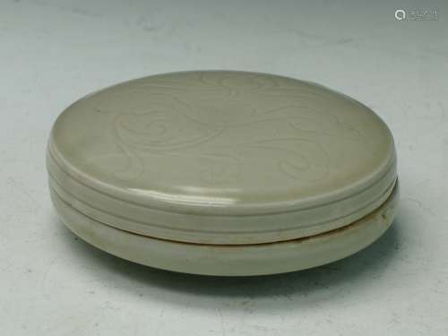 Chinese celadon porcelain box.