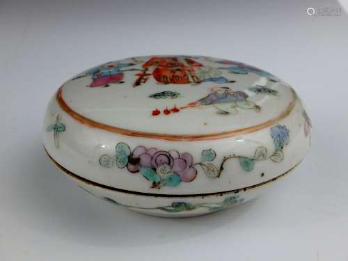 Chinese famille rose porcelain box.