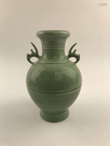 Fine Chinese Longquan Vase