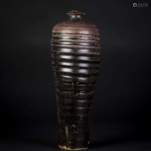 A BROWN AND BLACK-GLAZED VASE, MEIPING