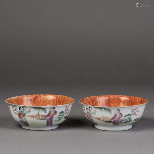 A PAIR OF FAMILLE ROSE FIGRUAL PATTERN BOWL
