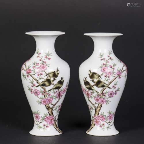 A PAIR OF CHINESE FAMILLE ROSE VASES