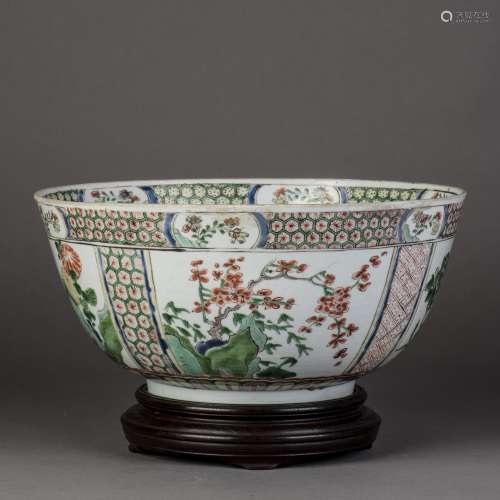 A FLORAL FAMILLE VERTE BOWL, QING