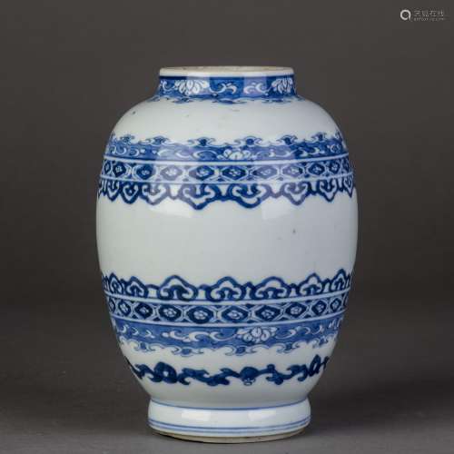 A CHINESE BLUE AND WHITE BALUSTER VASE