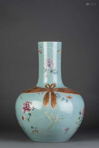 A TURQUOISE GLAZED FAMILLE ROSE BOTTLE VASE