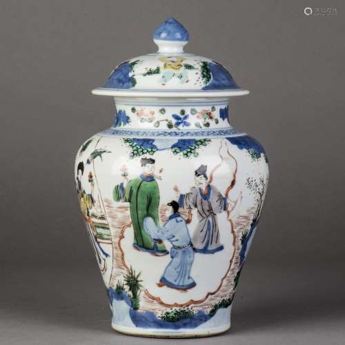 A WUCAI AND BLUE AND WHITE JAR WITH COVER