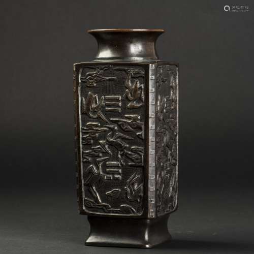 A CHINESE CONG BRONZE VASE