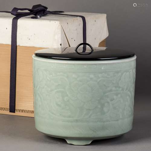 A LONGQUAN CELADON-GLAZED TRIPOD CENSER