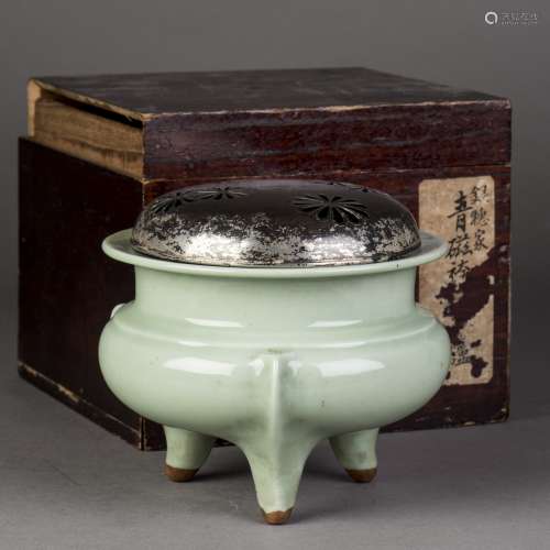 A LONGQUAN CELADON TRIPOD CENSER AND SILVER COVER