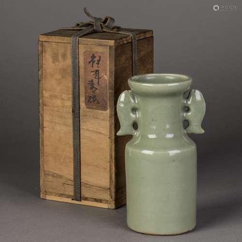 A LONGQUAN CELADON KINUTA VASE