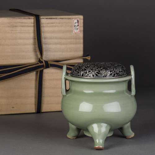 A LONGQUAN CELADON BRONZE-FORM TRIPOD CENSER, MING DYNASTY