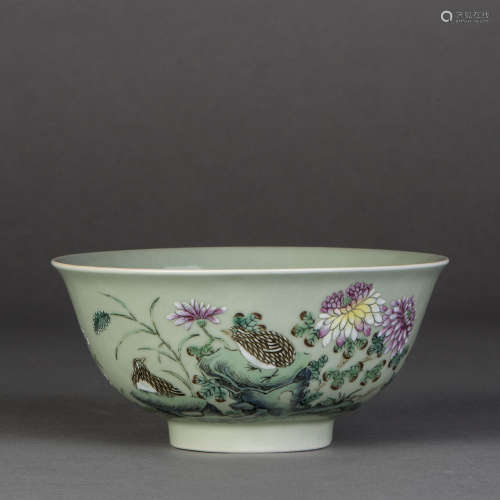 A CELADON GROUND FAMILLE ROSE PORCELAIN BOWL, QING QIANLONG PERIOD