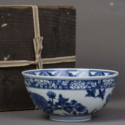 A BLUE AND WHITE PEONY PORCELAIN BOWL, QING KANGXI PERIOD