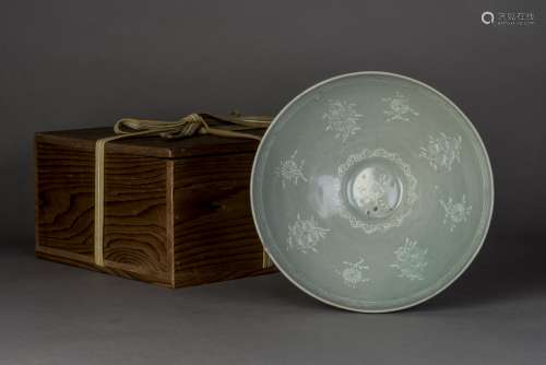 A QING-GLAZED FLORA PATTERN BOWL, 13TH CENTRY