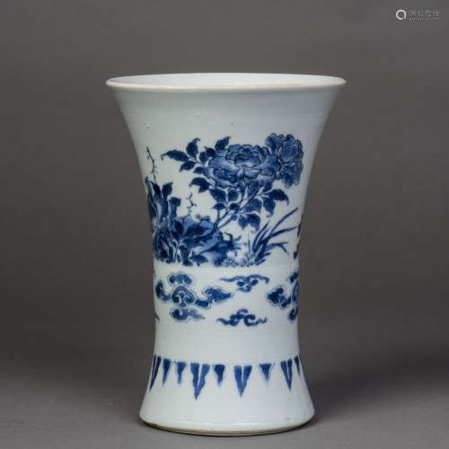 A BLUE AND WHITE PORCELAIN BEAKER VASE, MING TIANQI PERIOD