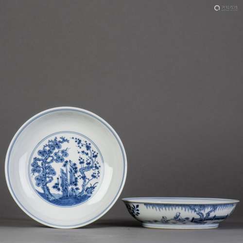 A PAIR OF BLUE AND WHITE PORCELAIN DISHS, QING QIANLONG PERIOD