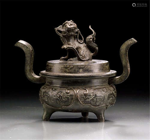 BRONZE KORO WITH LION HANDLE, Japan, 18th century - Property from a European private collection, acquired prior 2007 - Good condition