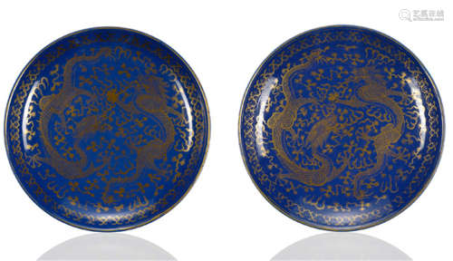 A PAIR OF POWDERBLUE-GROUND GILT PAINTED DRAGON DISHES