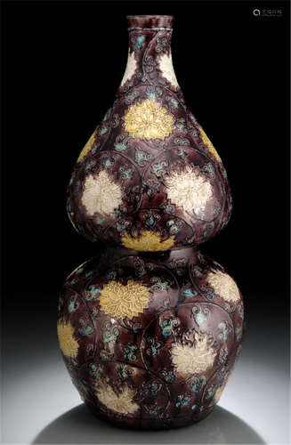 A VERY RARE DOUBLE GOURD FAHUA VASE, China, 16th ct