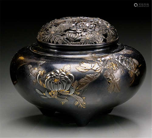 A SHAKUDO AND INLAID MIXED METALL TRIPOD KORO, Japan, Hattori mark, Meiji period, decorated with flowering sprays of Chrysanthemums, the cover pierced and with various kinds of Chrysanthemums - Property of a German private collection, acquired before 1990 - Minor wear