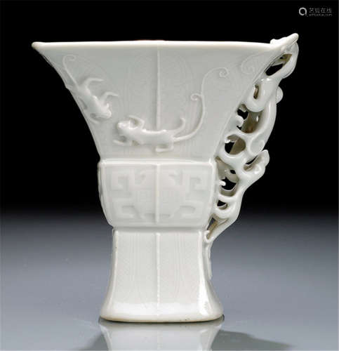 A WHITE-GLAZED CHILONG WINE LIBATION CUP