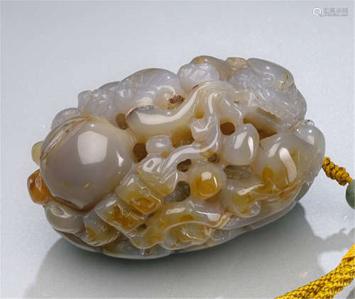 A FINE AGATE CARVING OF A CHILONG