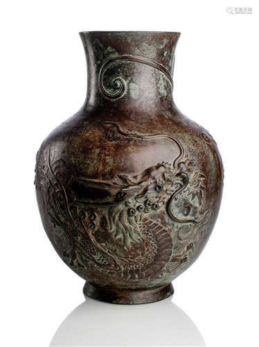 A BRONZE DRAGON VASE, Japan, marked Seimin, Meiji period - Property from a South German private collection - Wear