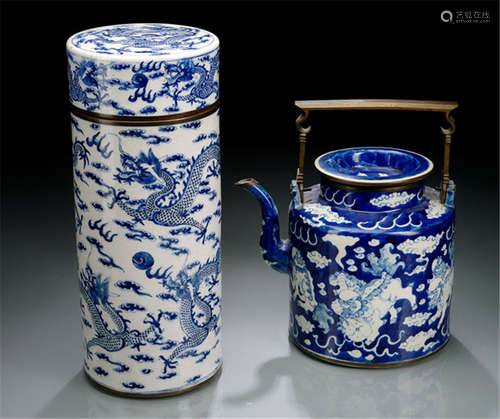 A LARGE BLUE AND WHITE DRAGON BOX AND COVER AND A LARGE TEAPOT WITH LIONS, China, 19th ct