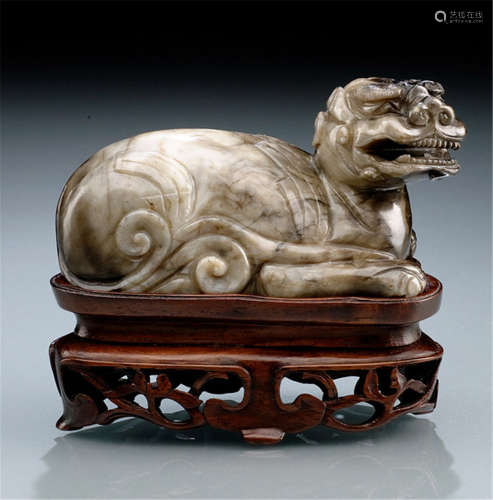 AN UNUSUAL GREY JADE CARVING OF A RECUMBENT QILIN, WITH WOOD STAND, China, 17th/18th ct