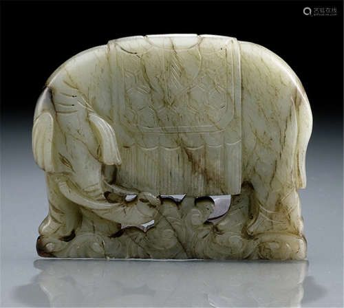 A JADE CARVING OF AN ELEPHANT TURNING ITS HEAD, China, 18th/19th ct