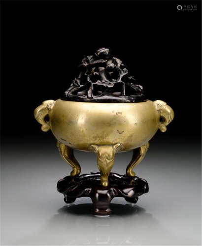 A BRONZE CENSER WITH ELEPHANT HEAD FEET AND HANDLES