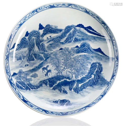 A VERY LARGE BLUE AND WHITE PORCELAIN CHARGER