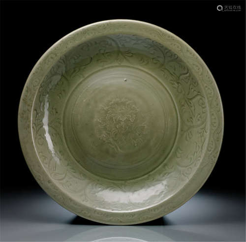 A LARGE LOTOS AND PEONY LONGQUAN CELADON DISH, China, Yuan/early Ming dynasty-Property from a Dutch private collection, bought in the 1990'ies-Minor wear