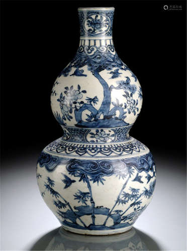 DOUBLE GOURD VASE, THREE FRIENDS OF WINTER (SUI HAN SAN YOU) IN UNDERGLAZE BLUE, China, 17th century-Property from a German private collection, assembled between 1990 and 2015-Minor wear, few fine firing cracks