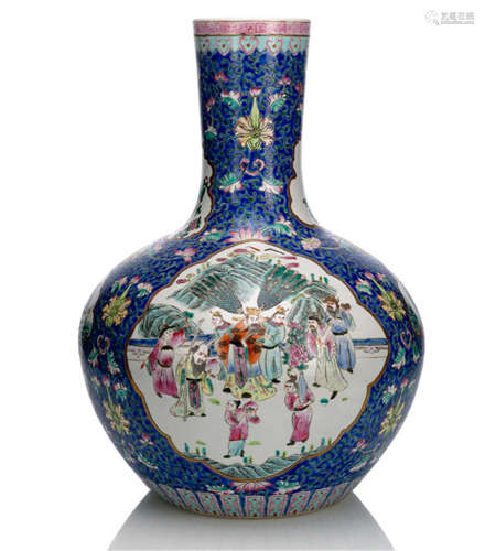 A VASE IN TIANQIUPING SHAPE