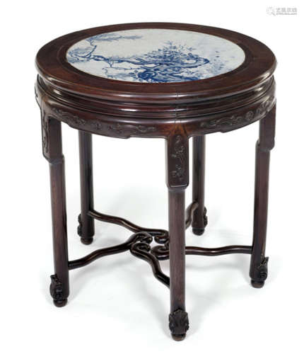 A HARDWOOD TABLE WITH A CIRCULAR INLAID BLUE AND WHITE PORCELAIN PANEL